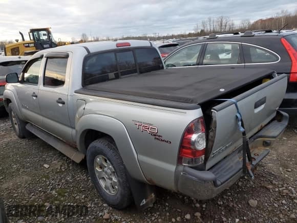 ✅ 2011 Toyota Tacoma • VIN: 3TMLU4EN1BM079952 • Лот: 92538375. Опубликован ранее на Copart с пробегом 144 195 миль. Бесплатный доступ к архиву аукционных продаж из США и подробный отчёт об истории автомобиля на DreamBid. Изображение 2.