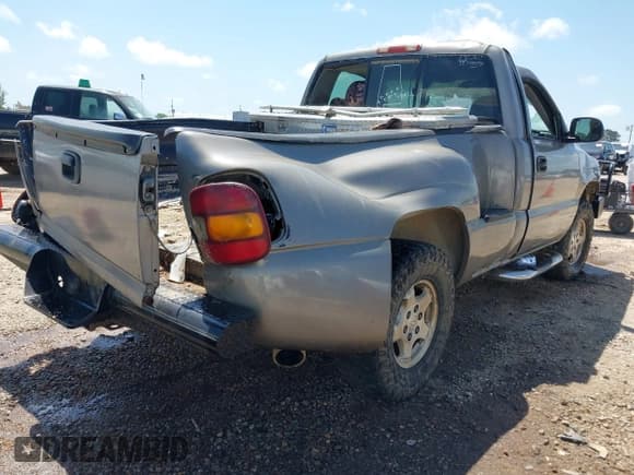 ✅ 2000 Chevrolet Silverado 1500 • VIN: 1GCEK14V1YZ188594 • Lot: 41825317. Listed on IAAI with 242,157 mi. Free auction sales archive from the USA and detailed vehicle history report at DreamBid. Image 4.