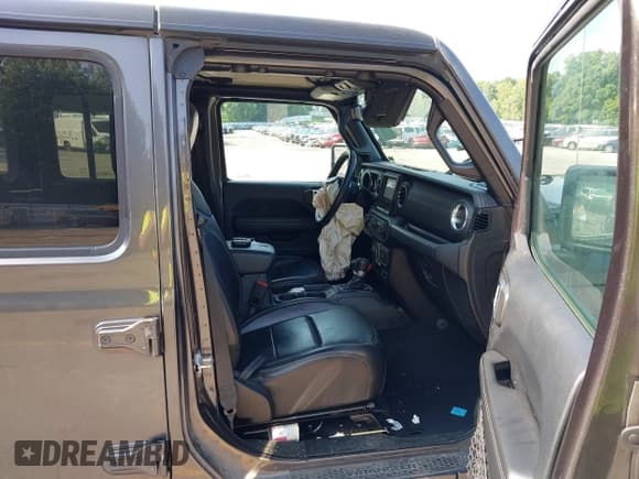 ✅ 2018 Jeep Wrangler Unlimited Sahara • VIN: 1C4HJXEG1JW159817 • Lot: 42565032. Wystawiony na IAAI z przebiegiem 158 695 mil. Bezpłatny archiwum sprzedaży aukcyjnych z USA i szczegółowy raport historii pojazdu na DreamBid. Zdjęcie 5.