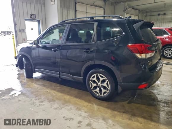 ✅ 2021 Subaru Forester Premium • VIN: JF2SKAFC9MH472930 • Lot: 94701715. Listed on Copart with 7,995 mi. Free auction sales archive from the USA and detailed vehicle history report at DreamBid. Image 2.