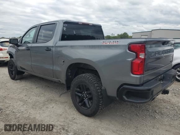 ✅ 2021 Chevrolet Silverado 1500 Custom Trail Boss • VIN: 3GCPYCEF9MG136067 • Lot: 74227774. Wystawiony na Copart z przebiegiem 59 888 mil. Bezpłatny archiwum sprzedaży aukcyjnych z USA i szczegółowy raport historii pojazdu na DreamBid. Zdjęcie 2.