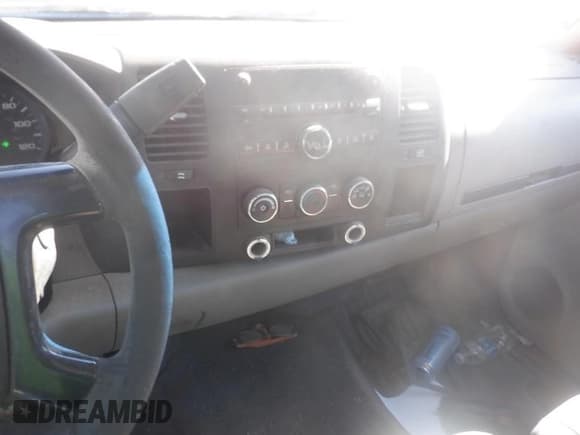 ✅ 2007 Chevrolet Silverado 1500 Work Truck • VIN: 1GCEC19X07Z611770 • Lot: 43724070. Wystawiony na IAAI z przebiegiem 234 660 mil. Bezpłatny archiwum sprzedaży aukcyjnych z USA i szczegółowy raport historii pojazdu na DreamBid. Zdjęcie 3.