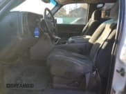 ✅ 2005 Chevrolet Silverado 2500HD LS • VIN: 1GCHK23285F953730 • Lot: 82726105. Wystawiony na Copart z przebiegiem 189 540 mil. Bezpłatny archiwum sprzedaży aukcyjnych z USA i szczegółowy raport historii pojazdu na DreamBid. Zdjęcie 7.