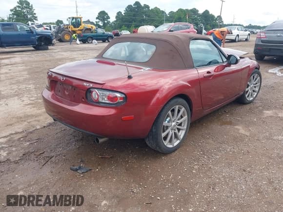 ✅ 2008 Mazda MX-5 Miata Touring • VIN: JM1NC25F780156098 • Lot: 42420007. Wystawiony na IAAI z przebiegiem 126 497 mil. Bezpłatny archiwum sprzedaży aukcyjnych z USA i szczegółowy raport historii pojazdu na DreamBid. Zdjęcie 4.