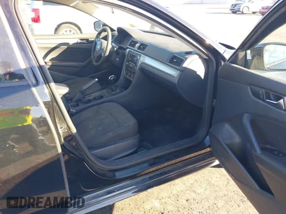 ✅ 2014 Volkswagen Passat S • VIN: 1VWAP7A34EC025391 • Lot: 43504449. Listed on IAAI with 136,114 mi. Free auction sales archive from the USA and detailed vehicle history report at DreamBid. Image 5.