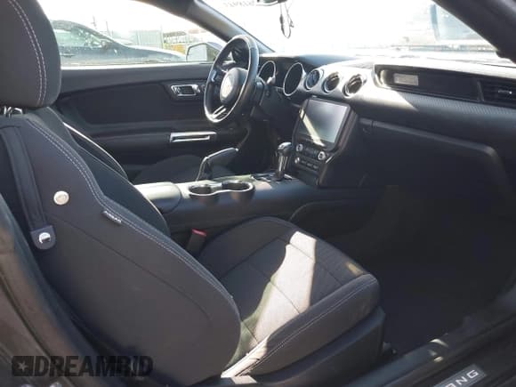 ✅ 2017 Ford Mustang V6 • VIN: 1FA6P8AM3H5214328 • Lot: 42618943. Wystawiony na IAAI z przebiegiem 160 215 mil. Bezpłatny archiwum sprzedaży aukcyjnych z USA i szczegółowy raport historii pojazdu na DreamBid. Zdjęcie 5.