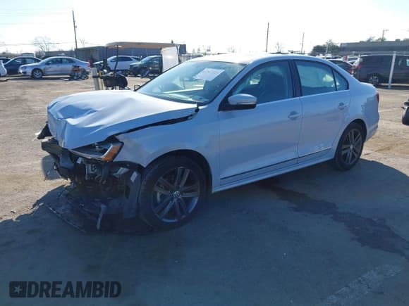 ✅ 2018 Volkswagen Jetta SEL • VIN: 3VWL17AJ2JM252094 • Lot: 41397575. Listed on IAAI with 57,983 mi. Free auction sales archive from the USA and detailed vehicle history report at DreamBid. Image 2.