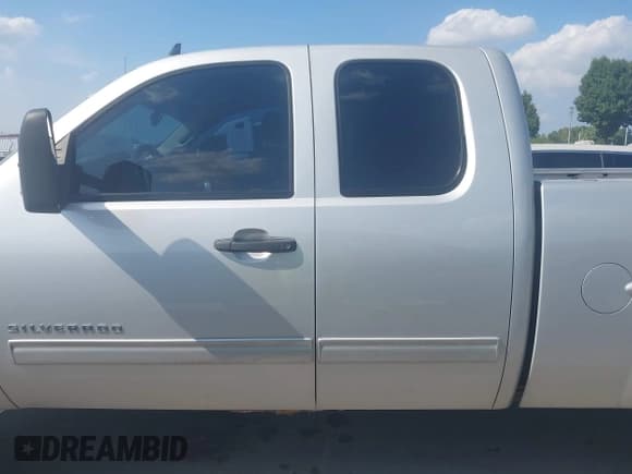 ✅ 2011 Chevrolet Silverado 1500 LS • VIN: 1GCRKREA4BZ421998 • Lot: 42973335. Listed on IAAI with 135,098 mi. Free auction sales archive from the USA and detailed vehicle history report at DreamBid. Image 14.