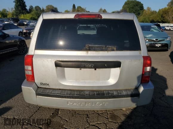 ✅ 2010 Jeep Patriot Latitude • VIN: 1J4NT1GA8AD625249 • Lot: 81372805. Wystawiony na Copart z przebiegiem 55 541 mil. Bezpłatny archiwum sprzedaży aukcyjnych z USA i szczegółowy raport historii pojazdu na DreamBid. Zdjęcie 6.
