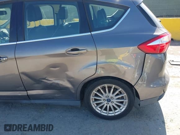 ✅ 2014 Ford C-Max SEL • VIN: 1FADP5BU2EL505043 • Lot: 42384560. Wystawiony na IAAI z przebiegiem 392 782 mil. Bezpłatny archiwum sprzedaży aukcyjnych z USA i szczegółowy raport historii pojazdu na DreamBid. Zdjęcie 6.