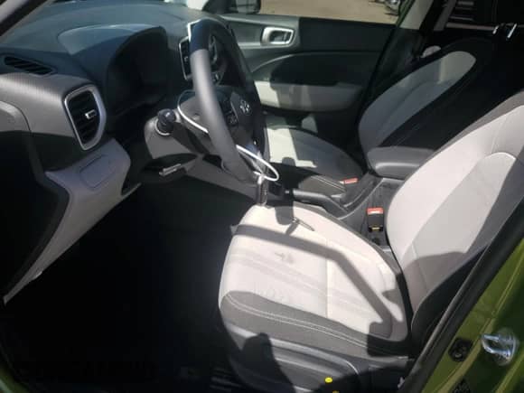 ✅ 2024 Hyundai Venue SEL • VIN: KMHRC8A35RU281834 • Лот: 76962894. Размещён на Copart с пробегом 18 010 миль миль. Получите бесплатный доступ к архиву аукционных продаж из США и посмотрите подробный отчёт об истории автомобиля на DreamBid. Изображение 7.