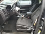 ✅ 2017 Chevrolet Colorado 2WD LT • VIN: 1GCHSCEAXH1175457 • Lot: 80339974. Wystawiony na Copart z przebiegiem 63 858 mil. Bezpłatny archiwum sprzedaży aukcyjnych z USA i szczegółowy raport historii pojazdu na DreamBid. Zdjęcie 7.