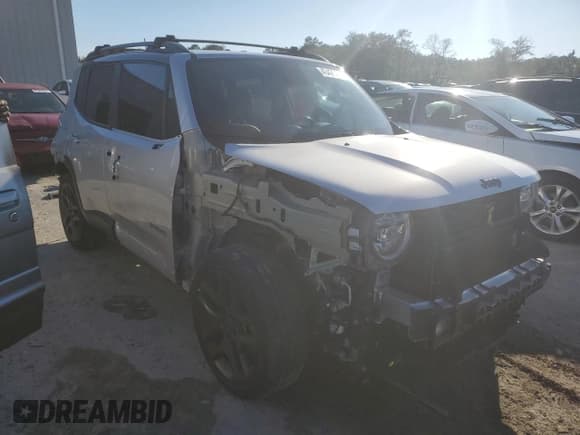 ✅ 2020 Jeep Renegade Altitude • VIN: ZACNJAB17LPL90671 • Lot: 43420384. Listed on Copart with 30,462 mi. Free auction sales archive from the USA and detailed vehicle history report at DreamBid. Image 4.
