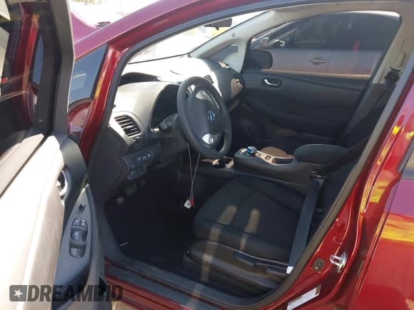 ✅ 2017 Nissan LEAF S • VIN: 1N4BZ0CP5HC310958 • Lot: 42866397. Wystawiony na IAAI z przebiegiem 98 392 mil. Bezpłatny archiwum sprzedaży aukcyjnych z USA i szczegółowy raport historii pojazdu na DreamBid. Zdjęcie 5.