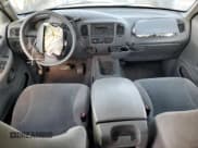 ✅ 2002 Ford Expedition XLT • VIN: 1FMRU15W42LA37371 • Lot: 68281875. Wystawiony na Copart z przebiegiem 120 222 mil. Bezpłatny archiwum sprzedaży aukcyjnych z USA i szczegółowy raport historii pojazdu na DreamBid. Zdjęcie 8.