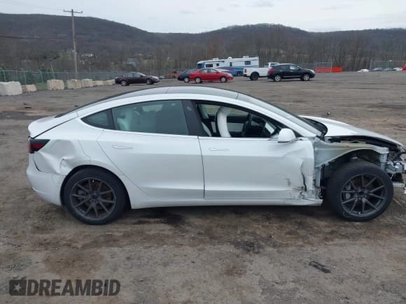 ✅ 2019 Tesla Model 3 Mid Range • VIN: 5YJ3E1EA5KF509334 • Лот: 41916361. Опубликован ранее на IAAI с пробегом 108 083 миль. Бесплатный доступ к архиву аукционных продаж из США и подробный отчёт об истории автомобиля на DreamBid. Изображение 13.