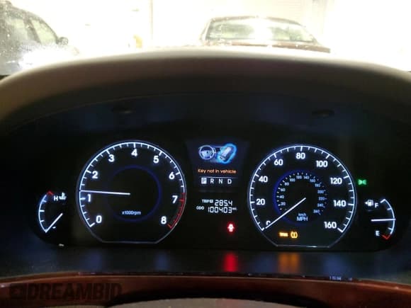 ✅ 2011 Hyundai Equus Signature • VIN: KMHGH4JF5BU041779 • Lot: 42225125. Listed on Copart with 100,403 mi. Free auction sales archive from the USA and detailed vehicle history report at DreamBid. Image 9.