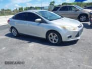 ✅ 2014 Ford Focus SE • VIN: 1FADP3F28EL274811 • Lot: 43014720. Wystawiony na IAAI z przebiegiem 99 857 mil. Bezpłatny archiwum sprzedaży aukcyjnych z USA i szczegółowy raport historii pojazdu na DreamBid. Zdjęcie 1.
