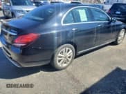 ✅ 2019 Mercedes-Benz C 300 • VIN: 55SWF8EB5KU290580 • Lot: 53017925. Wystawiony na Copart z przebiegiem Nie podano. Bezpłatny archiwum sprzedaży aukcyjnych z USA i szczegółowy raport historii pojazdu na DreamBid. Zdjęcie 4.
