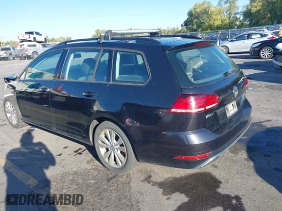 ✅ 2018 Volkswagen Golf S • VIN: 3VW117AU0JM751591 • Lot: 43368451. Wystawiony na IAAI z przebiegiem 154 919 mil. Bezpłatny archiwum sprzedaży aukcyjnych z USA i szczegółowy raport historii pojazdu na DreamBid. Zdjęcie 3.