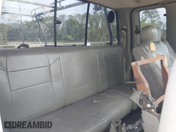 ✅ 2004 Ford F-350 XL • VIN: 1FTSX31L64EC04423 • Lot: 42159113. Wystawiony na IAAI z przebiegiem 353 882 mil. Bezpłatny archiwum sprzedaży aukcyjnych z USA i szczegółowy raport historii pojazdu na DreamBid. Zdjęcie 8.