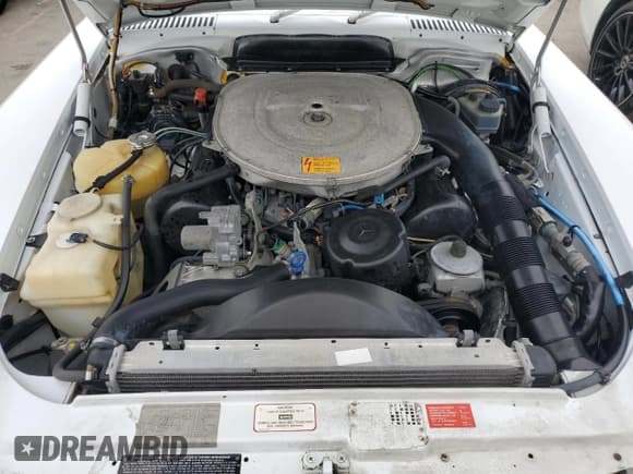 ✅ 1986 Mercedes-Benz 560 SL • VIN: WDBBA48D8GA045467 • Лот: 62560485. Опубликован ранее на Copart с пробегом 64 819 миль. Бесплатный доступ к архиву аукционных продаж из США и подробный отчёт об истории автомобиля на DreamBid. Изображение 11.