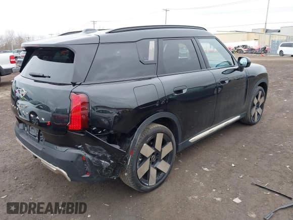 ✅ 2025 MINI Countryman S • VIN: WMZ23GA06S7P27483 • Лот: 42043477. Опубликован ранее на IAAI с пробегом 3 781 миль. Бесплатный доступ к архиву аукционных продаж из США и подробный отчёт об истории автомобиля на DreamBid. Изображение 4.