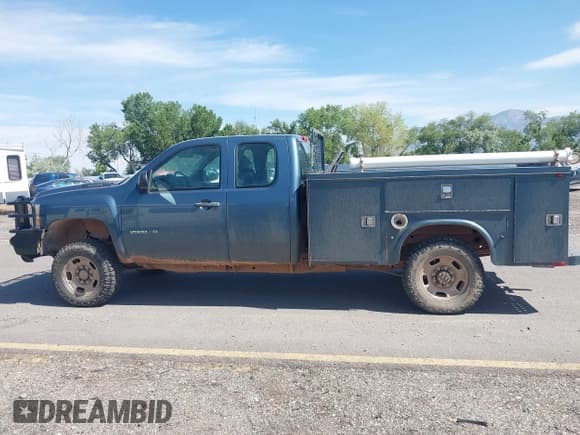 ✅ 2011 Chevrolet Silverado 2500HD • VIN: 1GB2KVCG9BZ411876 • Lot: 42557170. Wystawiony na IAAI z przebiegiem 71 775 mil. Bezpłatny archiwum sprzedaży aukcyjnych z USA i szczegółowy raport historii pojazdu na DreamBid. Zdjęcie 13.