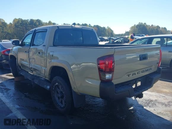 ✅ 2018 Toyota Tacoma TRD Sport • VIN: 3TMAZ5CN5JM078027 • Lot: 43481930. Listed on IAAI with 80,306 mi. Free auction sales archive from the USA and detailed vehicle history report at DreamBid. Image 3.