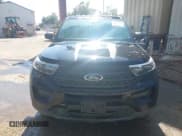 ✅ 2021 Ford Explorer • VIN: 1FMSK7BH1MGC23672 • Lot: 40934868. Wystawiony na IAAI z przebiegiem 81 218 mil. Bezpłatny archiwum sprzedaży aukcyjnych z USA i szczegółowy raport historii pojazdu na DreamBid. Zdjęcie 13.