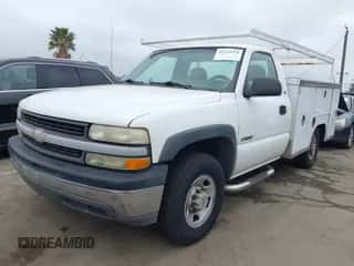 2001 Chevrolet Silverado 2500 z VIN 1GBGC24U71Z257494, wystawiony jako IAAI lot #42214754 z przebiegiem 349 247 mil mil oraz . Historia ofert i sprzedaży dostępna na DreamBid. Obrazek 2.