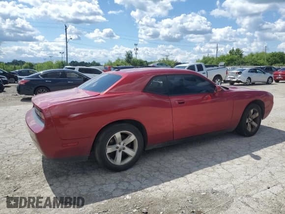 ✅ 2010 Dodge Challenger SE • VIN: 2B3CJ4DV1AH265404 • Lot: 56888724. Wystawiony na Copart z przebiegiem Nie podano. Bezpłatny archiwum sprzedaży aukcyjnych z USA i szczegółowy raport historii pojazdu na DreamBid. Zdjęcie 3.