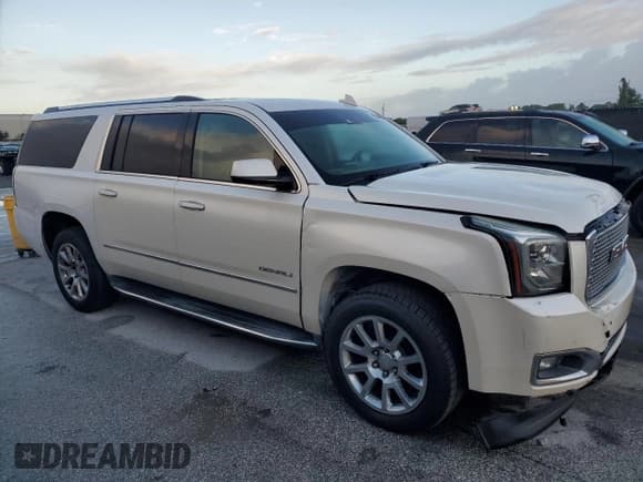 ✅ 2016 GMC Yukon XL Denali • VIN: 1GKS1HKJ0GR340527 • Lot: 85288825. Wystawiony na Copart z przebiegiem Nie podano. Bezpłatny archiwum sprzedaży aukcyjnych z USA i szczegółowy raport historii pojazdu na DreamBid. Zdjęcie 4.