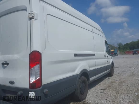 ✅ 2018 Ford Transit • VIN: 1FTBW3XM5JKA67314 • Lot: 42812137. Wystawiony na IAAI z przebiegiem 570 614 mil. Bezpłatny archiwum sprzedaży aukcyjnych z USA i szczegółowy raport historii pojazdu na DreamBid. Zdjęcie 4.