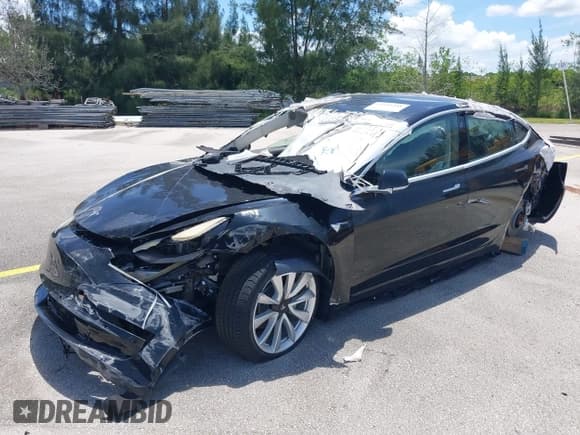 ✅ 2020 Tesla Model 3 Long Range • VIN: 5YJ3E1EB1LF790865 • Lot: 29341588. Wystawiony na IAAI z przebiegiem 2 082 mil. Bezpłatny archiwum sprzedaży aukcyjnych z USA i szczegółowy raport historii pojazdu na DreamBid. Zdjęcie 2.