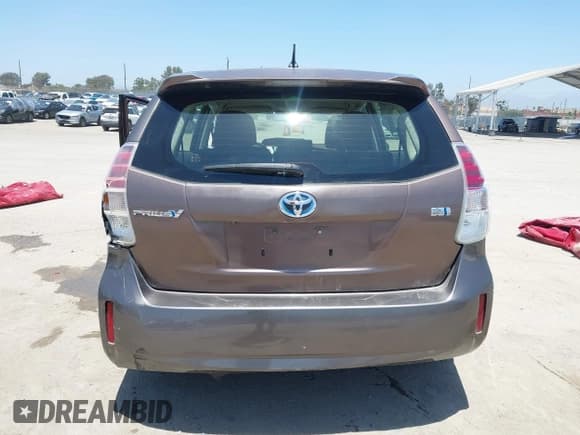 ✅ 2015 Toyota Prius Two • VIN: JTDZN3EU8FJ028072 • Lot: 39747470. Listed on IAAI with 62,979 mi. Free auction sales archive from the USA and detailed vehicle history report at DreamBid. Image 17.