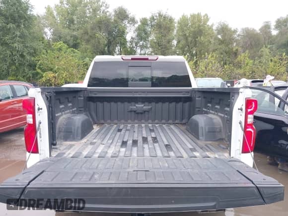 2022 Chevrolet Silverado 1500 LTZ z VIN 3GCUYGED2NG208849, wystawiony jako IAAI lot #43281095 z przebiegiem 71 268 mil mil oraz . Historia ofert i sprzedaży dostępna na DreamBid. Obrazek 17.