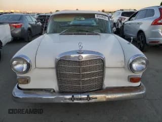 ✅ 1966 Mercedes-Benz 230 • VIN: 11001110007945 • Лот: 88349655. Опубликован ранее на Copart с пробегом 93 352 миль. Бесплатный доступ к архиву аукционных продаж из США и подробный отчёт об истории автомобиля на DreamBid. Изображение 5.