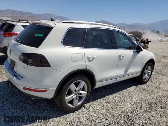 ✅ 2013 Volkswagen Touareg Lux • VIN: WVGEF9BP9DD001404 • Lot: 66859855. Listed on Copart with 121,687 mi. Free auction sales archive from the USA and detailed vehicle history report at DreamBid. Image 3.