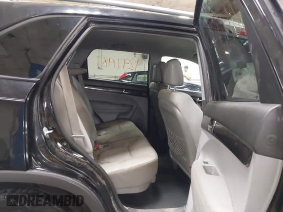 ✅ 2012 Kia Sorento LX • VIN: 5XYKTDA21CG275995 • Лот: 42971987. Опубликован ранее на IAAI с пробегом 173 581 миль. Бесплатный доступ к архиву аукционных продаж из США и подробный отчёт об истории автомобиля на DreamBid. Изображение 8.