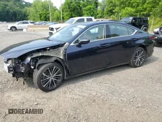 ✅ 2025 Lexus ES 350 • VIN: 58ADZ1B11SU185338 • Lot: 61213385. Listed on Copart with 5,014 mi. Free auction sales archive from the USA and detailed vehicle history report at DreamBid. Image 1.