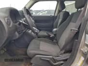 ✅ 2015 Jeep Patriot Latitude • VIN: 1C4NJRFB6FD245449 • Lot: 95658285. Wystawiony na Copart z przebiegiem 177 727 mil. Bezpłatny archiwum sprzedaży aukcyjnych z USA i szczegółowy raport historii pojazdu na DreamBid. Zdjęcie 7.