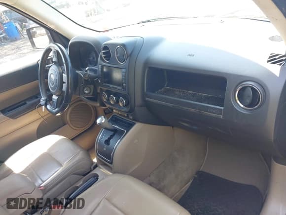 ✅ 2016 Jeep Patriot High Altitude • VIN: 1C4NJRFBXGD805684 • Лот: 42558210. Опубликован ранее на IAAI с пробегом 176 243 миль. Бесплатный доступ к архиву аукционных продаж из США и подробный отчёт об истории автомобиля на DreamBid. Изображение 5.