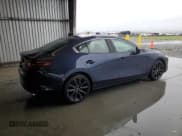 ✅ 2024 Mazda 3 S Select Sport • VIN: 3MZBPABM3RM426914 • Lot: 92472275. Wystawiony na Copart z przebiegiem 29 437 mil. Bezpłatny archiwum sprzedaży aukcyjnych z USA i szczegółowy raport historii pojazdu na DreamBid. Zdjęcie 3.