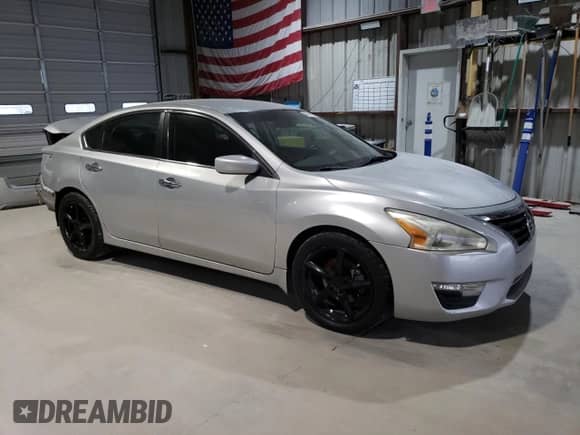 2015 Nissan Altima S с VIN 1N4AL3AP8FN382272, выставлен на аукционе Copart как лот 89474835 с пробегом 129 650 миль миль и Списание • Salvage title. История ставок и продаж доступна на DreamBid. Изображение 4.