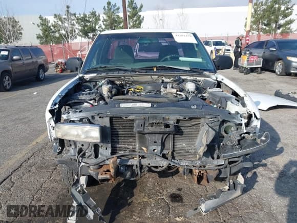 ✅ 2000 Chevrolet S-10 LS • VIN: 1GCCS19W5Y8313840 • Лот: 41592172. Опубликован ранее на IAAI с пробегом 245 967 миль. Бесплатный доступ к архиву аукционных продаж из США и подробный отчёт об истории автомобиля на DreamBid. Изображение 6.