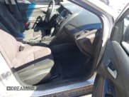 ✅ 2018 Ford Focus SEL • VIN: 1FADP3H28JL220254 • Лот: 43457431. Опубликован ранее на IAAI с пробегом 136 950 миль. Бесплатный доступ к архиву аукционных продаж из США и подробный отчёт об истории автомобиля на DreamBid. Изображение 5.