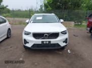✅ 2024 Volvo XC40 Ultimate Bright Theme • VIN: YV4L12UF8R2265543 • Lot: 42546549. Wystawiony na IAAI z przebiegiem Nie podano. Bezpłatny archiwum sprzedaży aukcyjnych z USA i szczegółowy raport historii pojazdu na DreamBid. Zdjęcie 12.