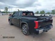 ✅ 2024 Toyota Tundra 1794 Edition • VIN: 5TFMC5DB2RX051652 • Lot: 39763219. Wystawiony na IAAI z przebiegiem 3 356 mil. Bezpłatny archiwum sprzedaży aukcyjnych z USA i szczegółowy raport historii pojazdu na DreamBid. Zdjęcie 3.