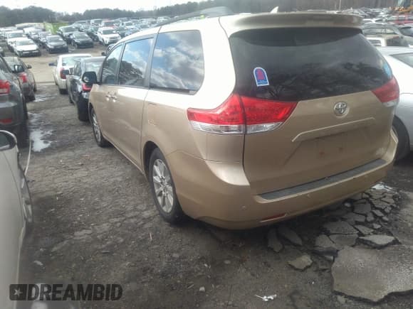 ✅ 2011 Toyota Sienna XLE • VIN: 5TDDK3DC3BS029476 • Lot: 41393568. Wystawiony na IAAI z przebiegiem 124 328 mil. Bezpłatny archiwum sprzedaży aukcyjnych z USA i szczegółowy raport historii pojazdu na DreamBid. Zdjęcie 4.